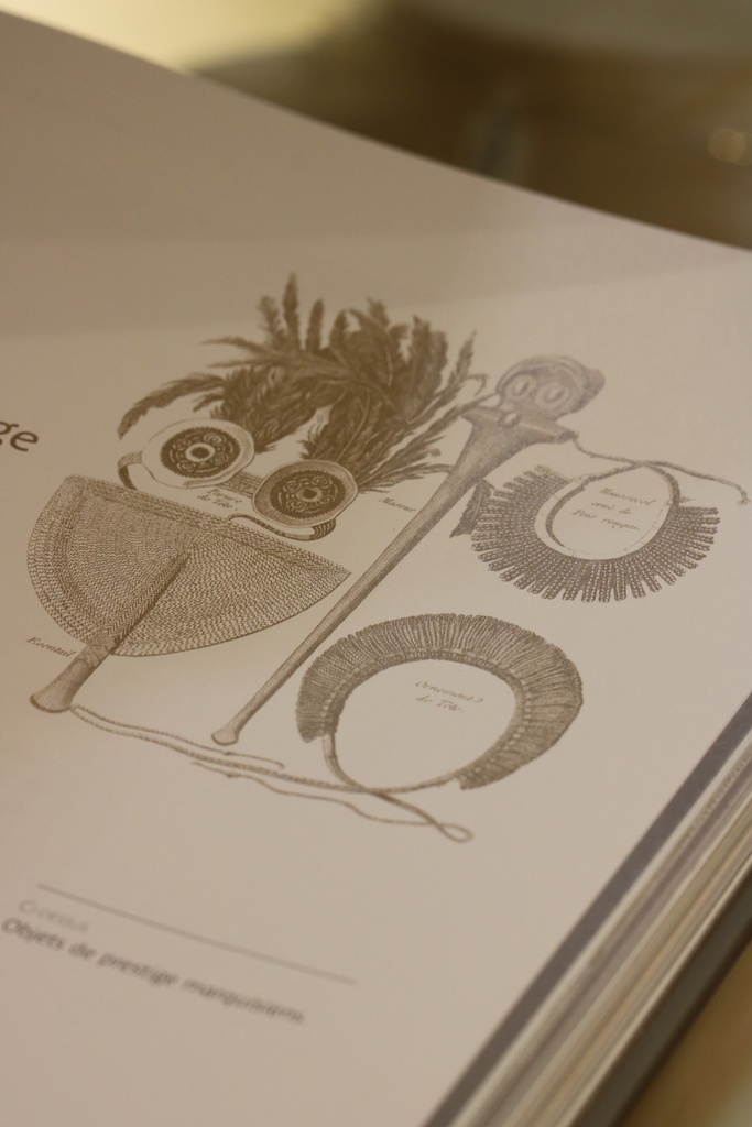 LIVRE TRESSAGE OBJETS MATIERES ET GESTES DHIER A AUJOURDHUI